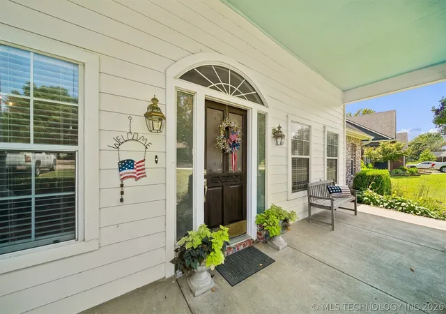 Photo 3 of Single family home for sale at 1406 NE Oakridge Dr, Claremore, OK 74017 | MLS# 2625901 | Listing updated on 2026-10-05