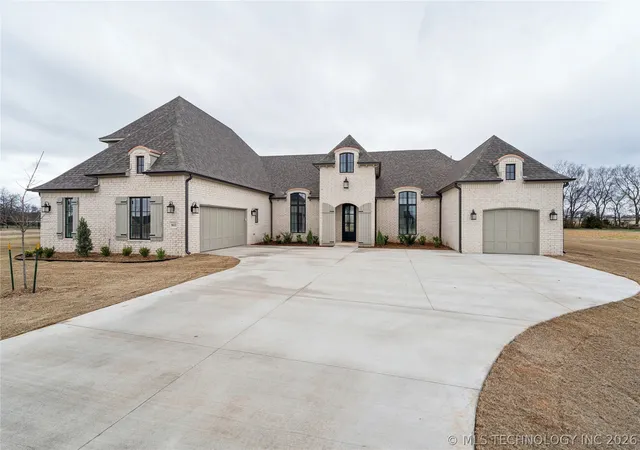 Photo 1 of Sale Pending at 8622 S Timber Wolf Dr, Broken Arrow, OK 74014 | MLS# 2626341 | Listing updated on 2026-08-31