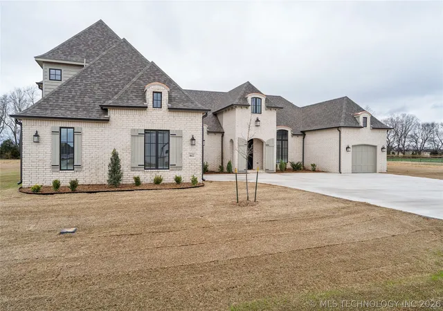 Photo 3 of Sale Pending at 8622 S Timber Wolf Dr, Broken Arrow, OK 74014 | MLS# 2626341 | Listing updated on 2026-08-31