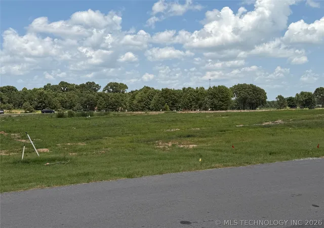 Photo 3 of Sale Pending at 21865 E 138th Street, Broken Arrow, OK 74014 | MLS# 2626365 | Listing updated on 2026-08-31