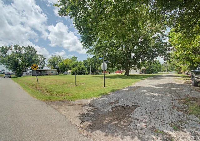 Photo 2 of Sale Pending at 408 Nw Main St, Checotah, OK 74426 | MLS# 2626142 | Listing updated on 2026-09-08