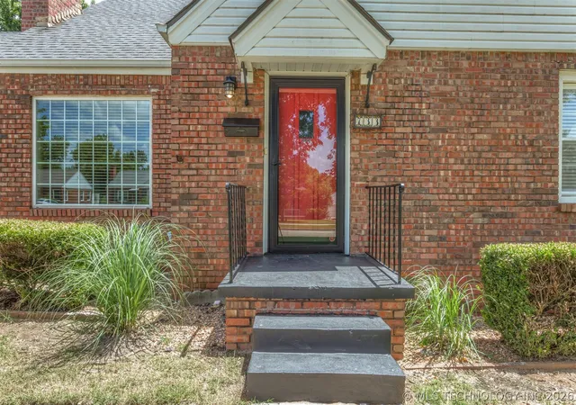 Photo 2 of Single family home for sale at 733 S Pittsburg Ave, Tulsa, OK 74112 | MLS# 2626401 | Listing updated on 2026-09-07