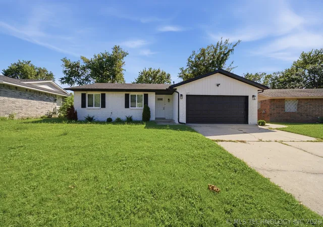 Photo 1 of Single family home for sale at 1656 S Redbud Pl, Broken Arrow, OK 74012 | MLS# 2626254 | Listing updated on 2026-09-07
