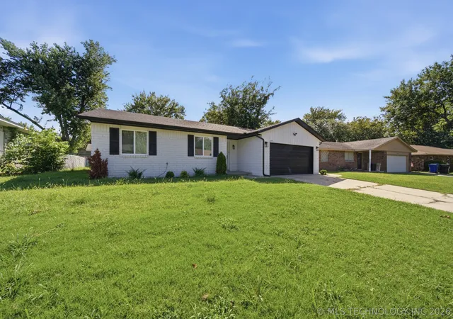 Photo 2 of Single family home for sale at 1656 S Redbud Pl, Broken Arrow, OK 74012 | MLS# 2626254 | Listing updated on 2026-09-07