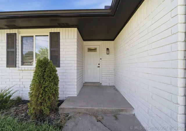 Photo 3 of Single family home for sale at 1656 S Redbud Pl, Broken Arrow, OK 74012 | MLS# 2626254 | Listing updated on 2026-09-07