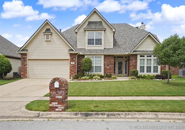 Photo 1 of Sale Pending at 320 N Willow Ave, Broken Arrow, OK 74012 | MLS# 2626248 | Listing updated on 2026-09-11