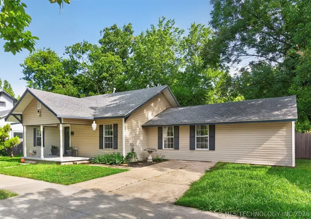 Photo 3 of Sale Pending at 319 W Bryan Ave, Sapulpa, OK 74066 | MLS# 2626468 | Listing updated on 2026-10-06