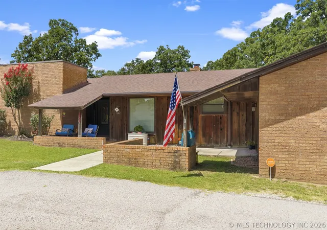 Photo 2 of Single family home for sale at 135 Chaparral St, Ardmore, OK 73401 | MLS# 2626550 | Listing updated on 2026-09-14