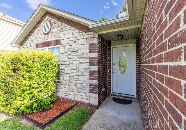 Photo 3 of Sale Pending at 8745 E 126th Place S, Bixby, OK 74008 | MLS# 2626399 | Listing updated on 2026-09-19