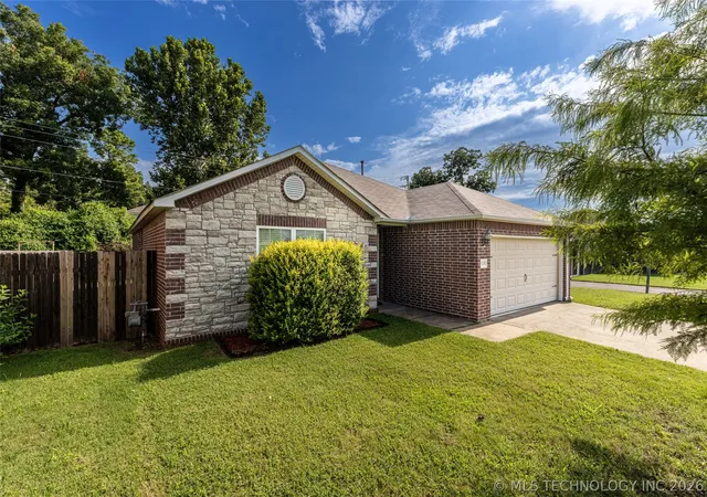 Photo 3 of Sale Pending at 8745 E 126th Place S, Bixby, OK 74008 | MLS# 2626399 | Listing updated on 2026-09-19