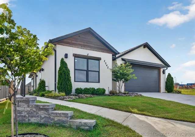 Photo 1 of Single family home for sale at 2042 E 130th Street, Jenks, OK 74037 | MLS# 2626263 | Listing updated on 2026-09-07