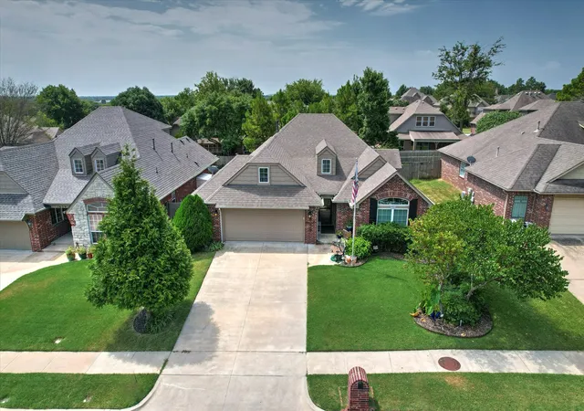 Photo 1 of Single family home for sale at 1825 E Laredo St, Broken Arrow, OK 74012 | MLS# 2626584 | Listing updated on 2026-10-22