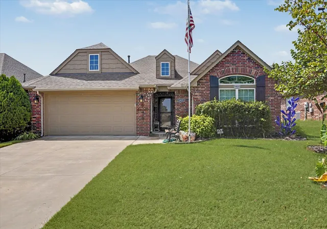 Photo 3 of Single family home for sale at 1825 E Laredo St, Broken Arrow, OK 74012 | MLS# 2626584 | Listing updated on 2026-10-22