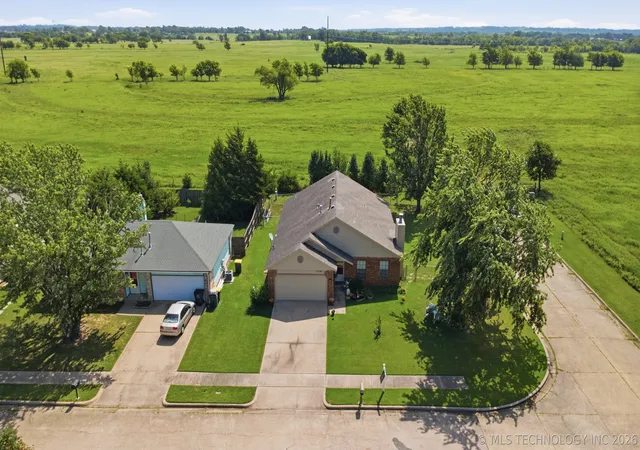 Photo 3 of Single family home for sale at 17787 S Santa Fe St, Mounds, OK 74047 | MLS# 2626537 | Listing updated on 2026-09-12