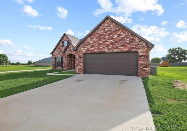 Photo 3 of Single family home for sale at 17 Paytons Pl, Durant, OK 74701 | MLS# 2626685 | Listing updated on 2026-09-09