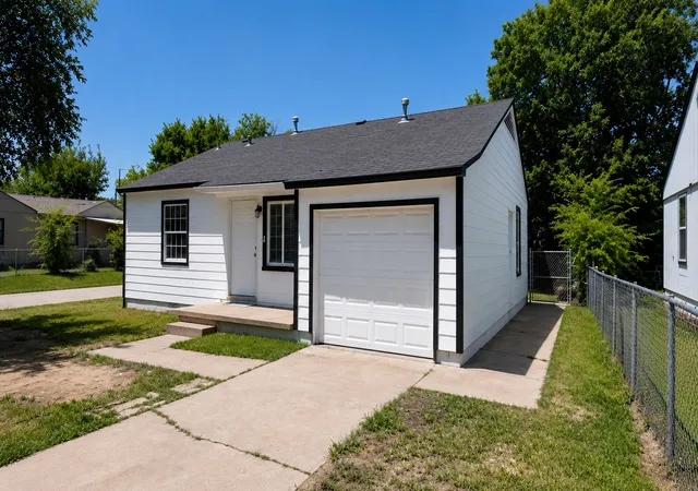 Photo 2 of Sale Pending at 1804 N Evanston Ave, Tulsa, OK 74110 | MLS# 2626697 | Listing updated on 2026-09-08