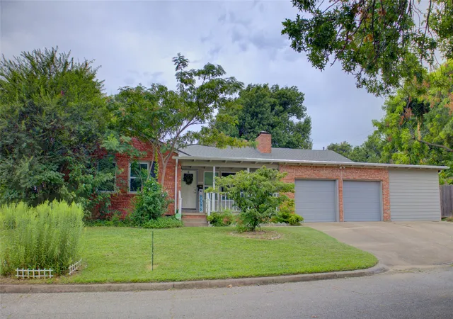 Photo 1 of Single family home for sale at 2518 S Winston Ave, Tulsa, OK 74114 | MLS# 2626703 | Listing updated on 2026-10-05