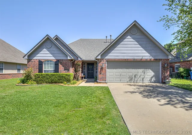 Photo 1 of Sale Pending at 2012 E Princeton St, Broken Arrow, OK 74012 | MLS# 2626321 | Listing updated on 2026-10-05
