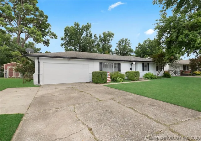 Photo 3 of Single family home for sale at 340 Se 15th Street, Pryor, OK 74361 | MLS# 2626608 | Listing updated on 2026-09-04