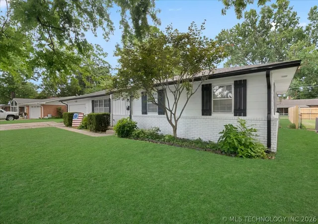 Photo 3 of Single family home for sale at 340 SE 15th Street, Pryor, OK 74361 | MLS# 2626608 | Listing updated on 2026-09-04