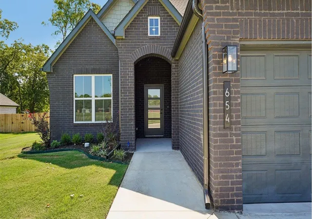 Photo 2 of Sale Pending at 654 W 83rd Street S, Tulsa, OK 74132 | MLS# 2626748 | Listing updated on 2026-10-22