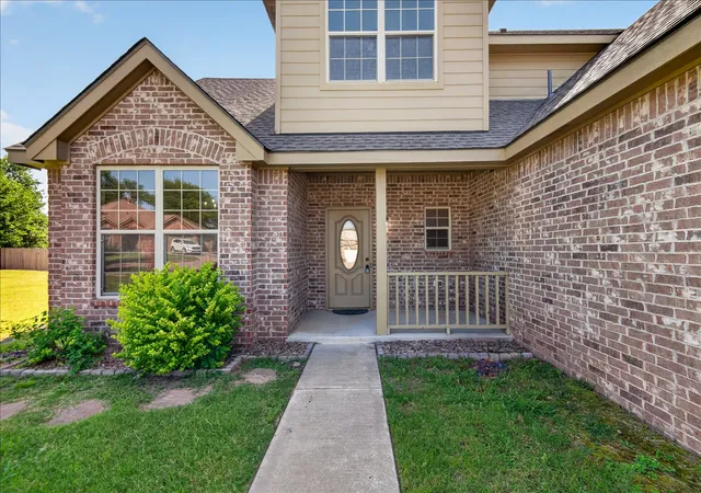 Photo 2 of Sale Pending at 1908 Barnett Ct, Bartlesville, OK 74006 | MLS# 2626736 | Listing updated on 2026-09-03