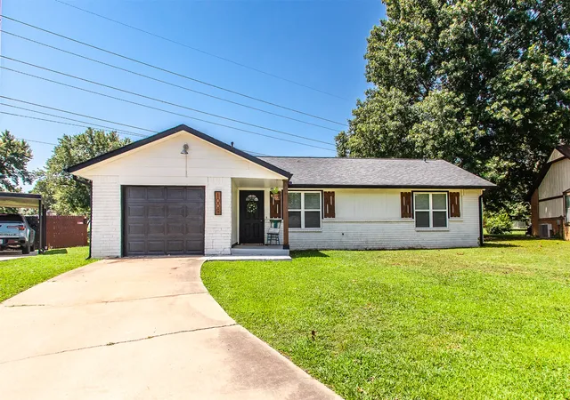 Photo 1 of Sale Pending at 1009 W 19th Street, Claremore, OK 74017 | MLS# 2626747 | Listing updated on 2026-09-09