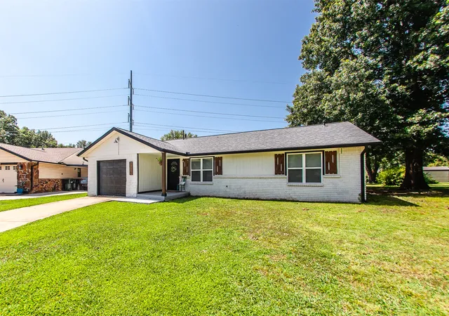 Photo 2 of Sale Pending at 1009 W 19th Street, Claremore, OK 74017 | MLS# 2626747 | Listing updated on 2026-09-09