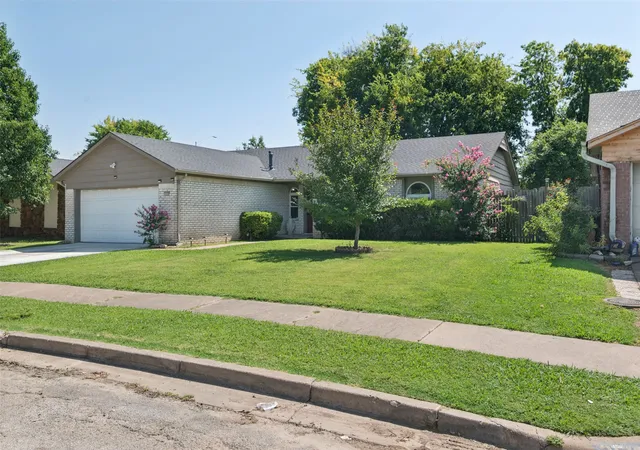 Photo 2 of Sale Pending at 2509 S 104th Eastavenue, Tulsa, OK 74129 | MLS# 2626605 | Listing updated on 2026-09-11