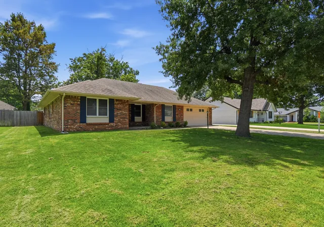 Photo 2 of Single family home for sale at 2609 W Elgin St, Broken Arrow, OK 74012 | MLS# 2626771 | Listing updated on 2026-08-31