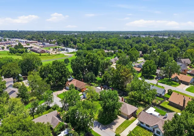 Photo 3 of Single family home for sale at 2609 W Elgin St, Broken Arrow, OK 74012 | MLS# 2626771 | Listing updated on 2026-08-31