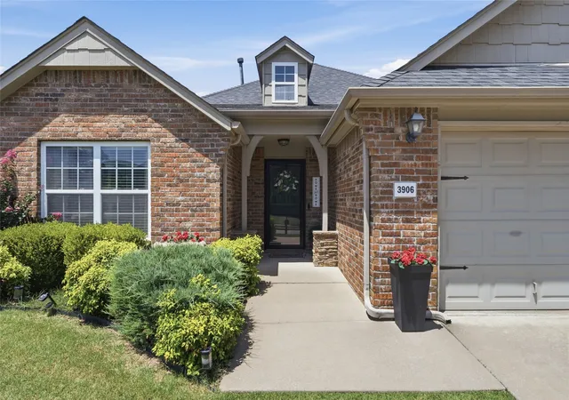 Photo 1 of Sale Pending at 3906 S Maple Ave, Sand Springs, OK 74063 | MLS# 2624675 | Listing updated on 2026-09-14