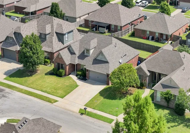 Photo 2 of Single family home for sale at 20609 E 32nd Place S, Broken Arrow, OK 74014 | MLS# 2627128 | Listing updated on 2026-09-08