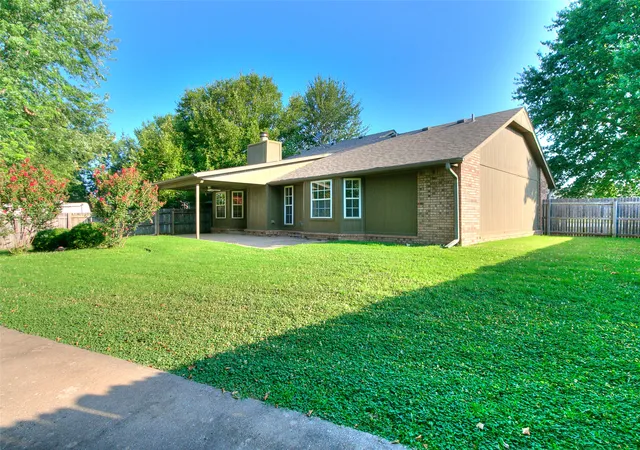 Photo 3 of Sale Pending at 1601 W Roanoke St N, Broken Arrow, OK 74011 | MLS# 2627203 | Listing updated on 2026-10-02
