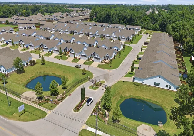 Photo 3 of Single family home for sale at 1934 W Imperial St, Broken Arrow, OK 74011 | MLS# 2627185 | Listing updated on 2026-10-06