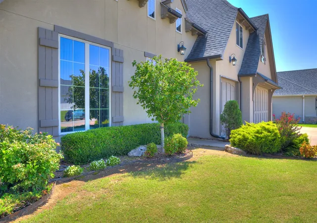 Photo 3 of Sale Pending at 516 E 130th Place S, Jenks, OK 74037 | MLS# 2626952 | Listing updated on 2026-09-04