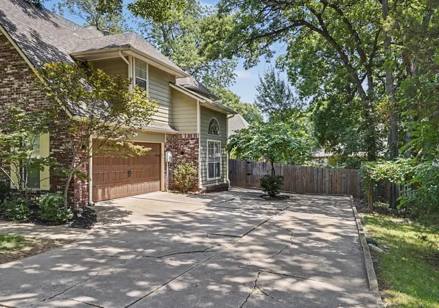 Photo 3 of Sale Pending at 8919 S Lakewood Ave, Tulsa, OK 74137 | MLS# 2627346 | Listing updated on 2026-08-31