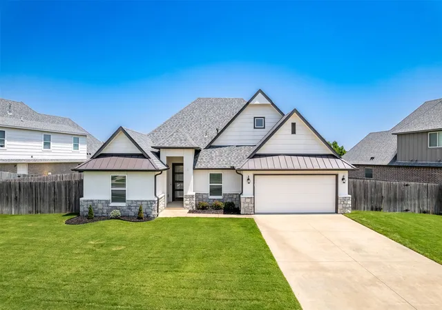 Photo 1 of Single family home for sale at 421 E 127th Place S, Jenks, OK 74037 | MLS# 2627371 | Listing updated on 2026-09-14