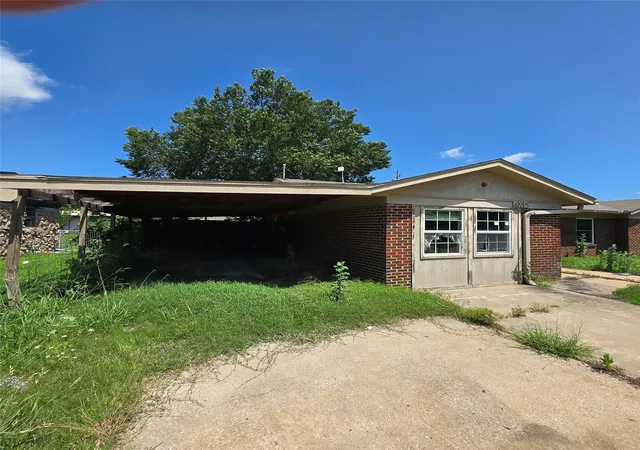 Photo 2 of Single family home for sale at 425 Nw Oak Park Rd, Bartlesville, OK 74003 | MLS# 2627396 | Listing updated on 2026-09-09