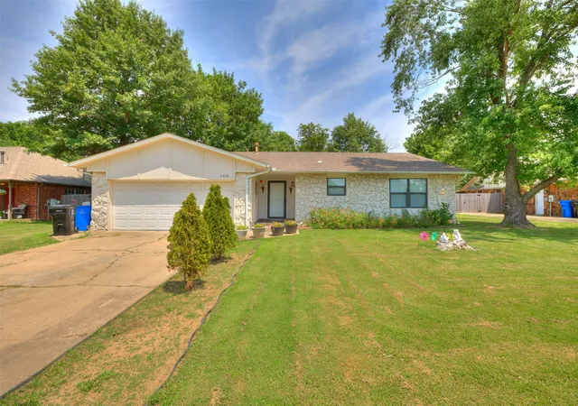 Photo 1 of Single family home for sale at 2404 E Fort Worth St, Broken Arrow, OK 74014 | MLS# 2627430 | Listing updated on 2026-10-06