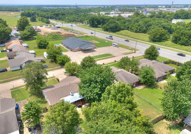 Photo 2 of Single family home for sale at 2404 E Fort Worth St, Broken Arrow, OK 74014 | MLS# 2627430 | Listing updated on 2026-10-06