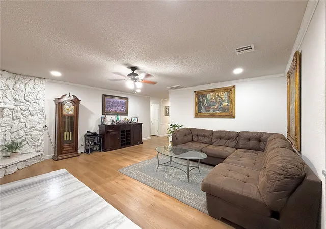Photo 3 of Single family home for sale at 2404 E Fort Worth St, Broken Arrow, OK 74014 | MLS# 2627430 | Listing updated on 2026-10-06