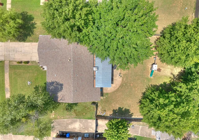 Photo 4 of Single family home for sale at 2404 E Fort Worth St, Broken Arrow, OK 74014 | MLS# 2627430 | Listing updated on 2026-10-06