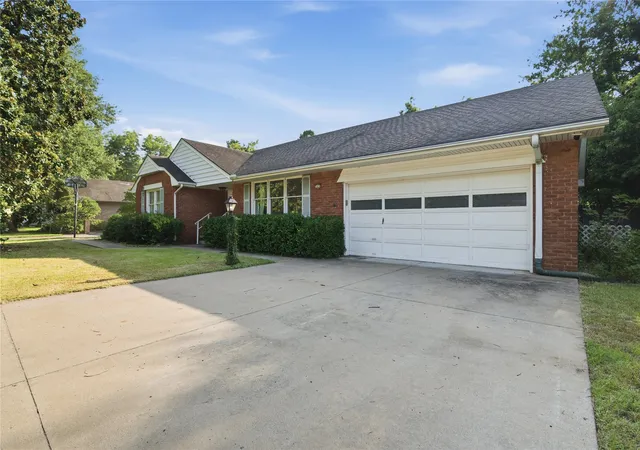 Photo 3 of Single family home for sale at 5430 S Zunis Ave, Tulsa, OK 74105 | MLS# 2627415 | Listing updated on 2026-09-28