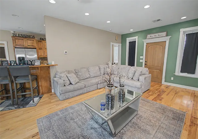Photo 2 of Single family home for sale at 31359 S 200 Road, Henryetta, OK 74437 | MLS# 2627347 | Listing updated on 2026-08-31