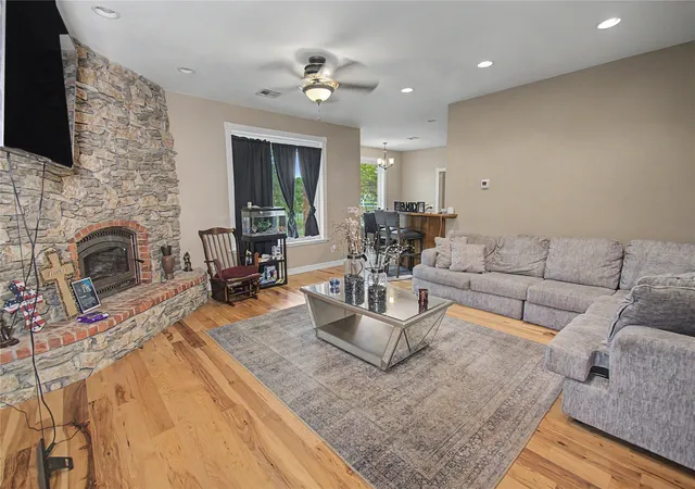Photo 3 of Single family home for sale at 31359 S 200 Road, Henryetta, OK 74437 | MLS# 2627347 | Listing updated on 2026-08-31