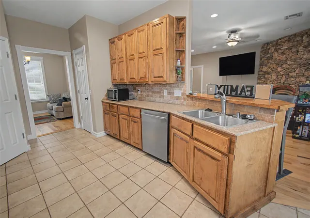 Photo 3 of Single family home for sale at 31359 S 200 Road, Henryetta, OK 74437 | MLS# 2627347 | Listing updated on 2026-08-31