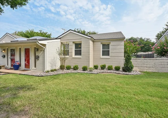 Photo 3 of Sale Pending at 1417 E 39th Street #D, Tulsa, OK 74105 | MLS# 2627458 | Listing updated on 2026-09-09