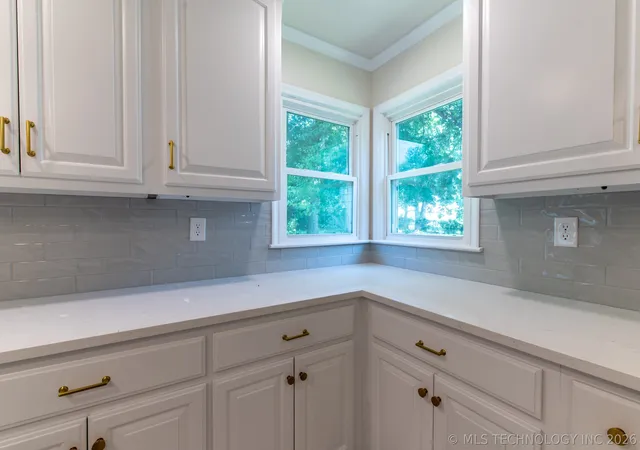 Photo 4 of Single family home for sale at 554 S Sandusky Ave, Tulsa, OK 74112 | MLS# 2627450 | Listing updated on 2026-09-03
