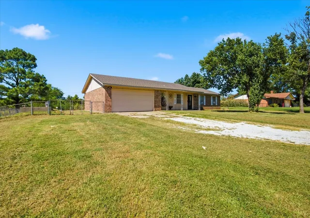 Photo 3 of Sale Pending at 9282 County Rd 1540, Ada, OK 74820 | MLS# 2627092 | Listing updated on 2026-09-14